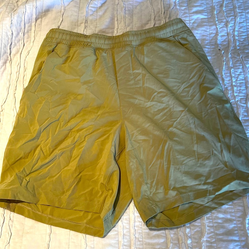 Lululemon men’s shorts size M